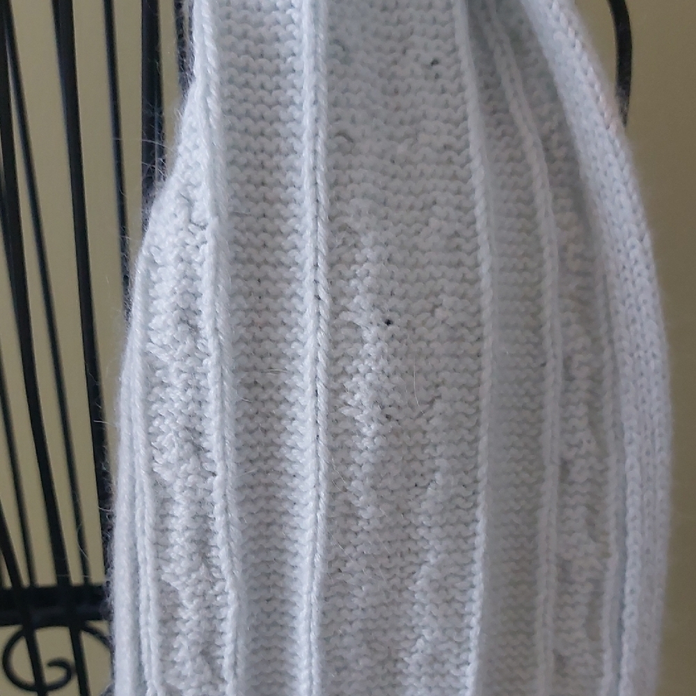 GAP Soft Cream Cable Knit Scarf - Picture 4 of 10